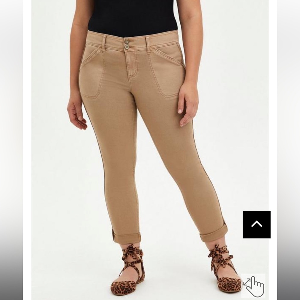 Torrid 26 khaki cropped mid rise pants